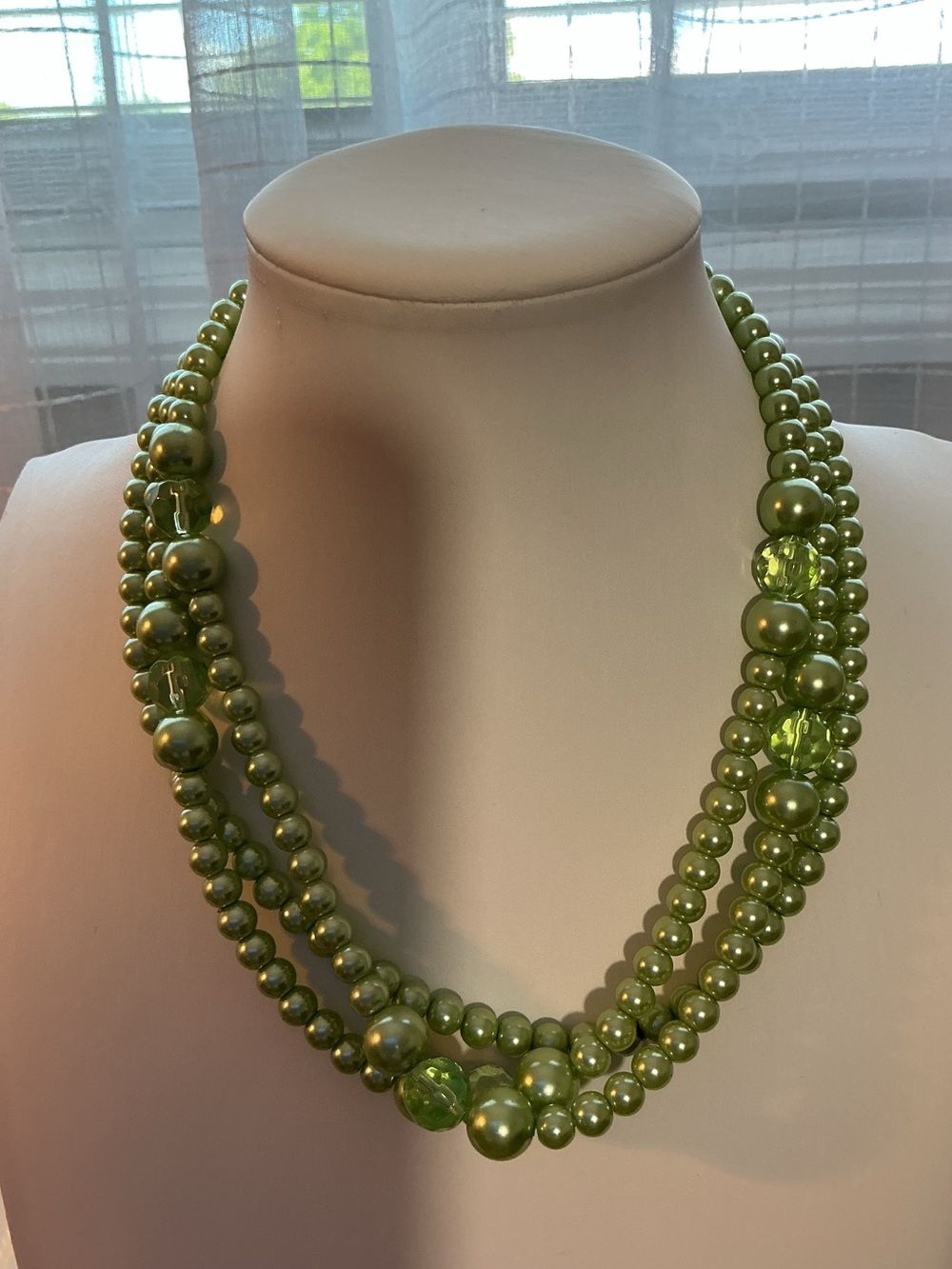 Charteuse Multi-Stand Vintage 1960s Glass Pearls and Faceted Crystal Necklace - Picture 2 of 3